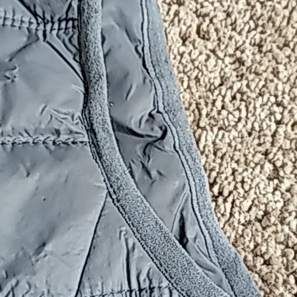 Guess women’s gray